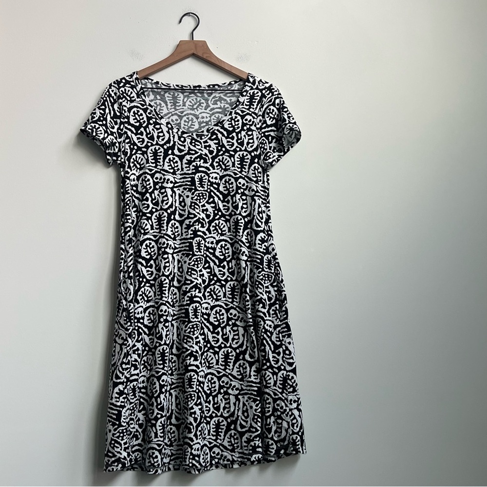 Soft Surroundings Black White Patterned Short San… - image 2